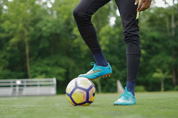 Comment s'initier au football dans les Alpes ?